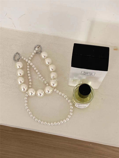 Funda Elegante para Celular con Cadena de Perlas y Mochila Diagonal - Image 10