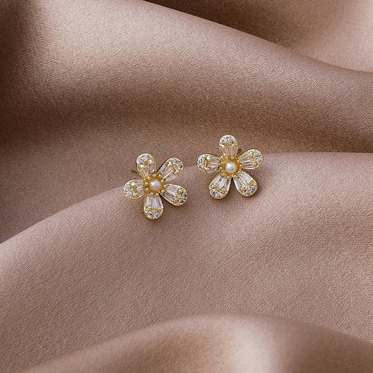 Aretes de Flor con Perla de Circón y Cinco Pétalos - Image 8