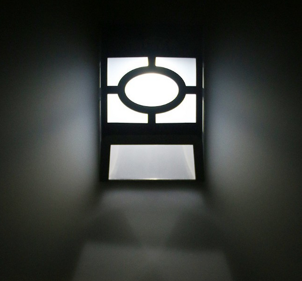 Lámpara Solar de Pared con 2 LED - Luz Decorativa para Cercas y Jardines
