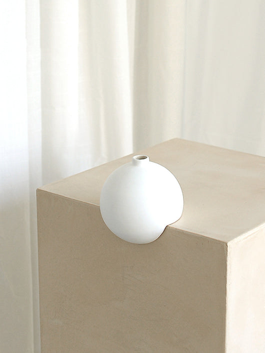Jarrón Decorativo de Cerámica con Estructura Geométrica Moderna - Image 7