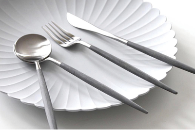Plato de Cena Crisantemo Gris y Blanco Efecto Esmerilado - Image 13