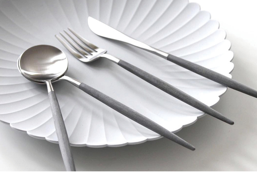 Plato de Cena Crisantemo Gris y Blanco Efecto Esmerilado - Image 13