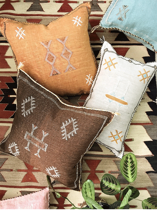 Cojín Marroquí Artesanal Bohemio para Sofá y Ventana - Image 12
