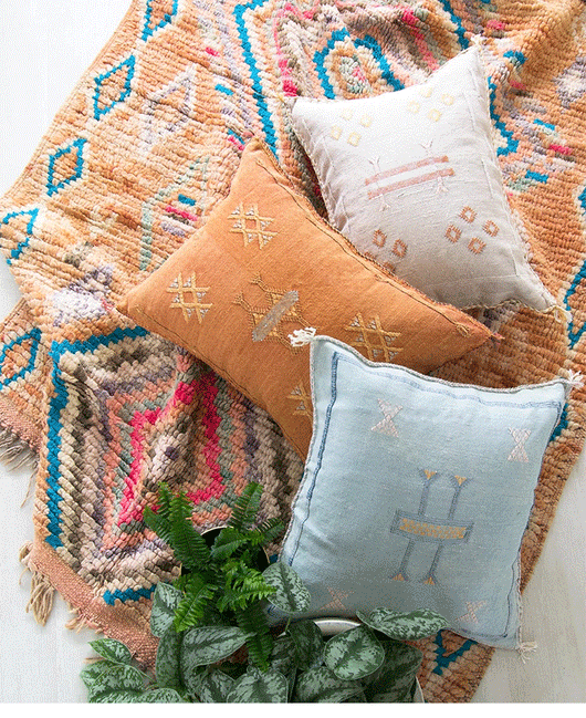 Cojín Marroquí Artesanal Bohemio para Sofá y Ventana - Image 13