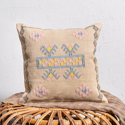 Cojín Marroquí Artesanal Bohemio para Sofá y Ventana - Image 4