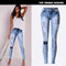 Jeans Skinny Talle Bajo Azul Cielo con Patchwork y Efecto Push Up