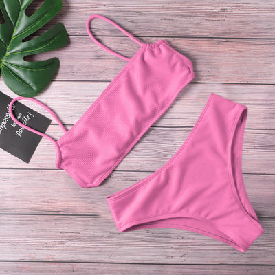 Bikini Femenino con Encaje y Abertura Lateral