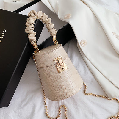 Bolso Bucket Plegable con Cadena - Bolsa Mensajero Elegante para Mujer - Image 4