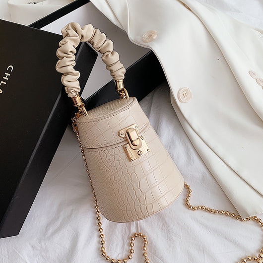 Bolso Bucket Plegable con Cadena - Bolsa Mensajero Elegante para Mujer - Image 4