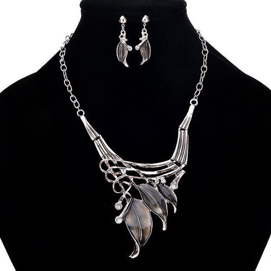 Conjunto de Collar y Aretes Hoja Clásica en Acero Inoxidable
