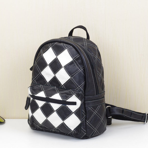 Mochila de Couro Genuíno Feita à Mão com Contraste de Cores - Design Artesanal Premium