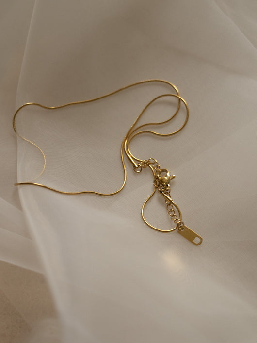 Collar Dorado Cadena Fina Apilable Corto Escote - Image 9
