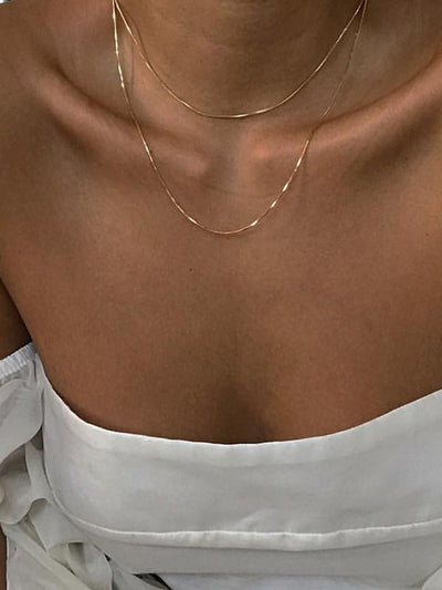 Collar Dorado Cadena Fina Apilable Corto Escote