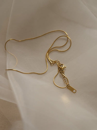 Collar Dorado Cadena Fina Apilable Corto Escote - Image 4