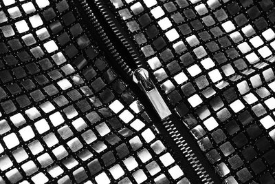 Vestido Largo de Lentejuelas Plateadas con Manga Larga - Image 9