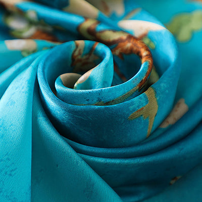 Pañuelo de Seda con Estampado de Pintura al Óleo - Image 8
