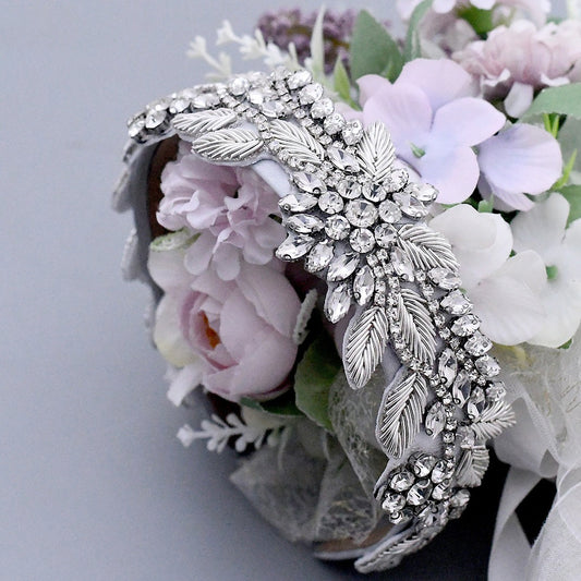 Diadema Elegante con Cristales de Diamante y Banda Ancha Versátil