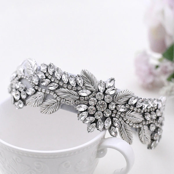 Diadema Elegante con Cristales de Diamante y Banda Ancha Versátil - Image 4