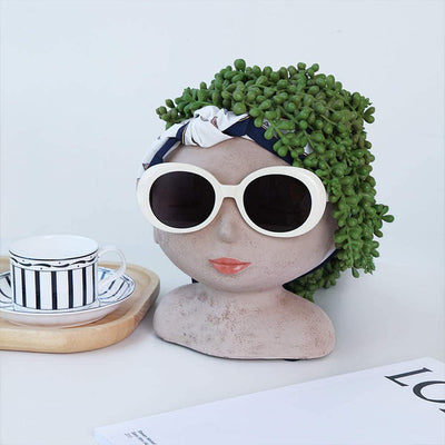 Maceta Decorativa con Figura de Muñeca de Ojos Cerrados para Jardín - Image 9