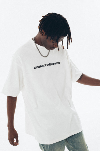 Camiseta de Algodón Estampado Blanco y Negro de Manga Corta - Image 4