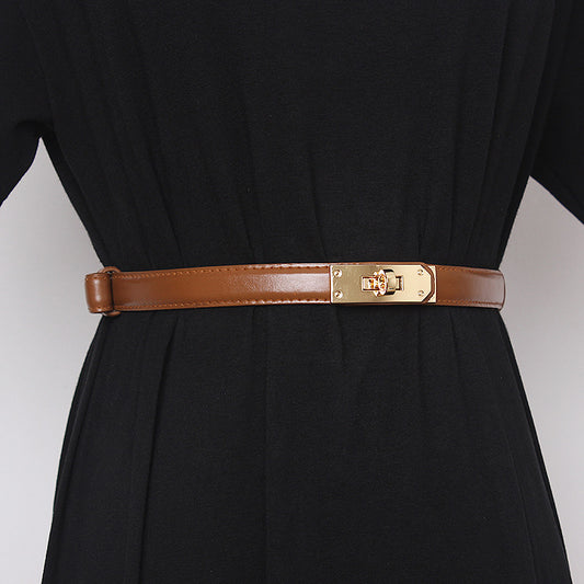 Conjunto Elegante: Falda con Cinturón y Suéter para Mujer - Image 2