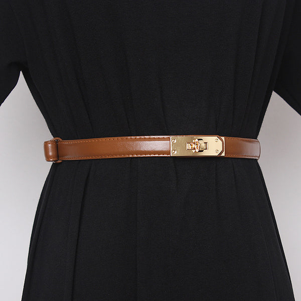 Conjunto Elegante: Falda con Cinturón y Suéter para Mujer