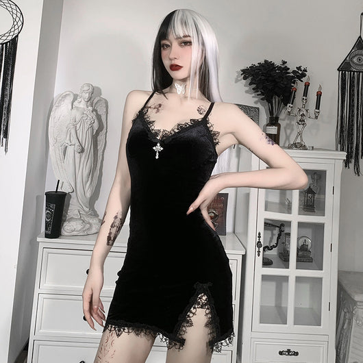 Vestido de Terciopelo y Encaje con Silueta Ceñida - Image 10