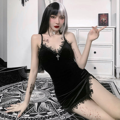 Vestido de Terciopelo y Encaje con Silueta Ceñida - Image 11