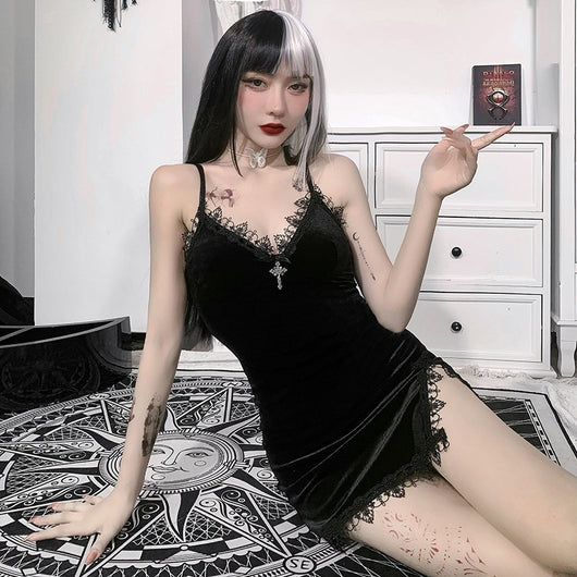 Vestido de Terciopelo y Encaje con Silueta Ceñida - Image 11