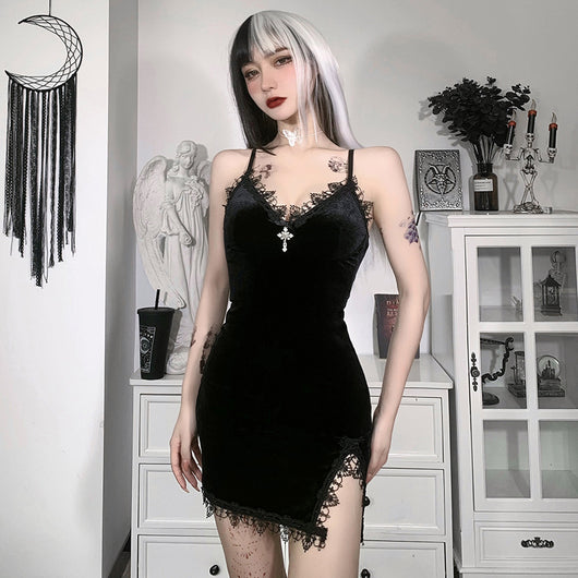 Vestido de Terciopelo y Encaje con Silueta Ceñida - Image 13