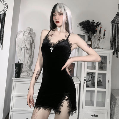 Vestido de Terciopelo y Encaje con Silueta Ceñida - Image 5