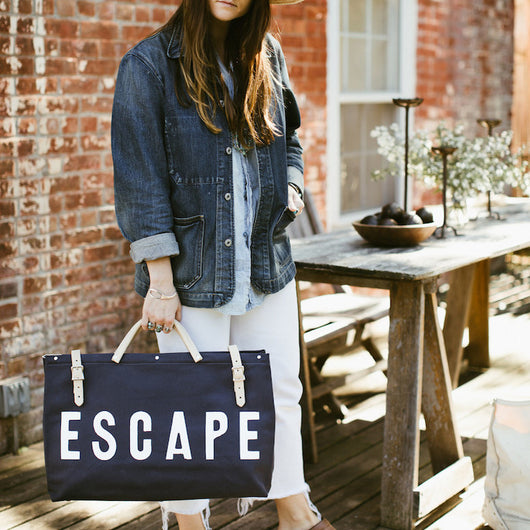 Bolsa de Viaje para Hombre en Cuero y Lona con Detalles en Rosa - Image 10