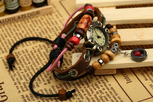 Reloj Pulsera de Cuero con Cuentas y Colgante de Aleación