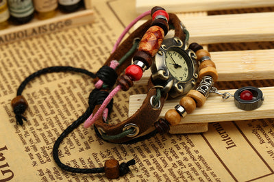 Reloj Pulsera de Cuero con Cuentas y Colgante de Aleación