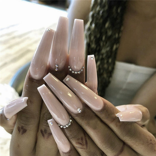 Uñas de Ballet Largo con Diamantes - Acabado de Té con Leche Evaporada