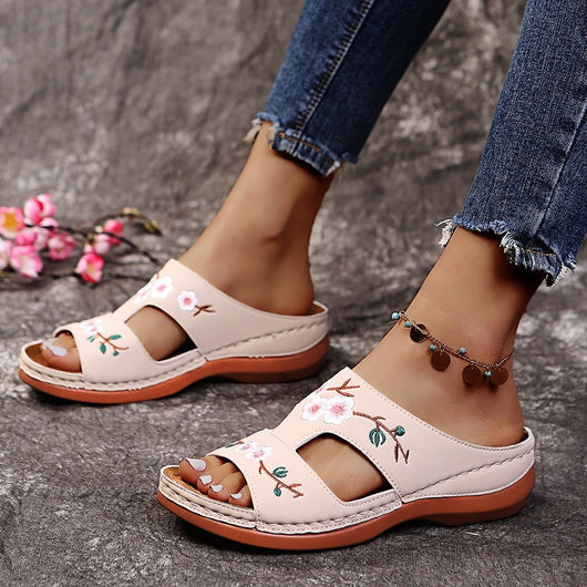 Sandalias Cuña Talla Grande para Mujer - Diseño Floral Abierto con Correa T - Image 18