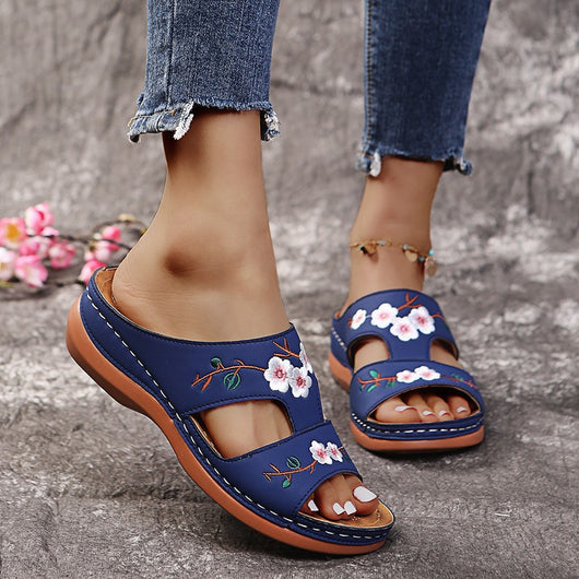 Sandalias Cuña Talla Grande para Mujer - Diseño Floral Abierto con Correa T - Image 3