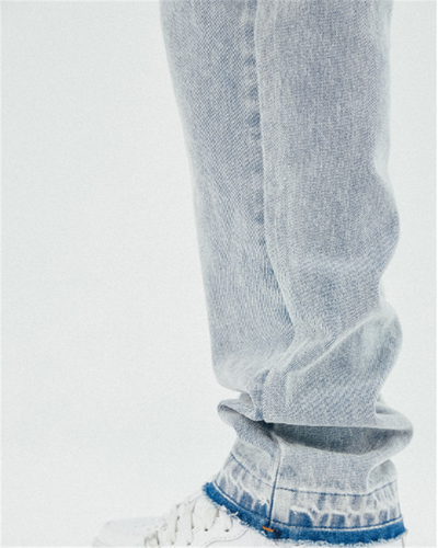 Jeans Rectos Azul Lavado con Bordes Deshilachados y Detalles Bordados - Image 10