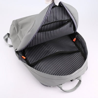 Mochila de Viaje Moderna y Versátil - Image 3