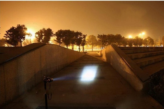 Linterna LED Potente para Exteriores