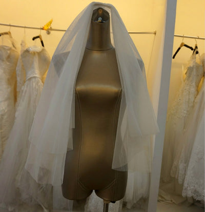 Velo de Novia Corto Dos Capas con Peineta Metálica Blanco - Image 9