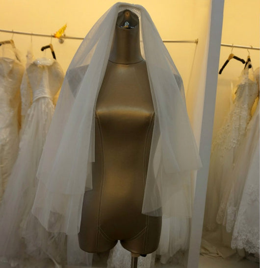 Velo de Novia Corto Dos Capas con Peineta Metálica Blanco - Image 9
