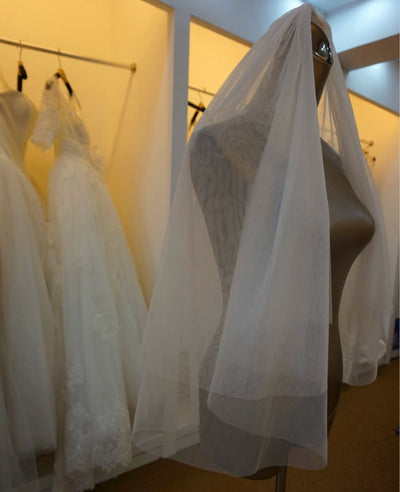 Velo de Novia Corto Dos Capas con Peineta Metálica Blanco - Image 10