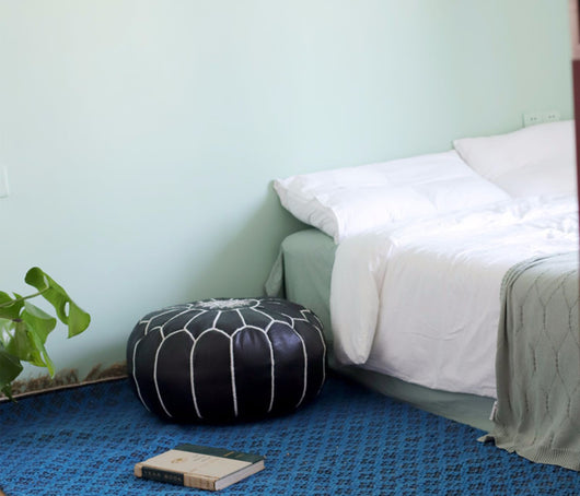 Futon Marroquí de Cuero Genuino con Bordado Artesanal en Piel de Oveja - Image 13