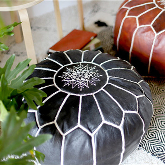 Futon Marroquí de Cuero Genuino con Bordado Artesanal en Piel de Oveja