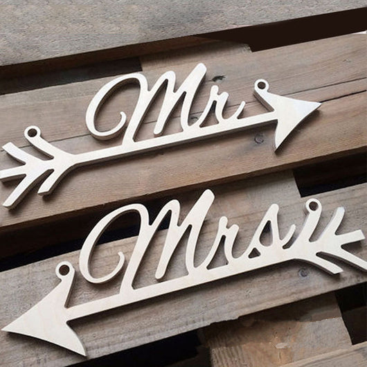 Letrero Decorativo de Madera Mr & Mrs con Flecha - Adorno Rústico para Bodas
