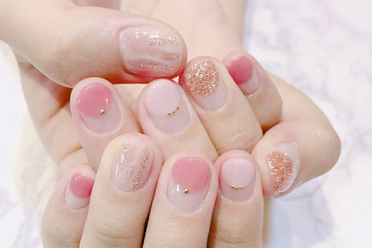Adhesivo Japonés para Uñas con Decoración de Esferas Doradas y Plateadas - Image 4