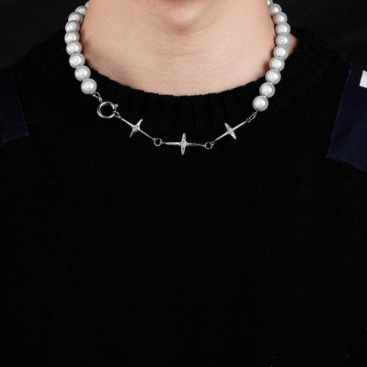 Collar Cadena Perla Reflectante con Costuras en Clavícula - Image 3