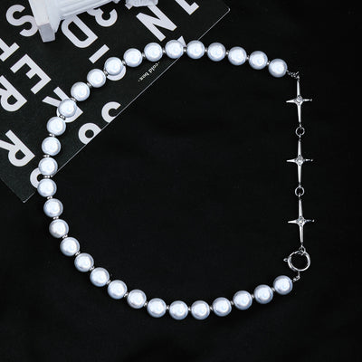 Collar Cadena Perla Reflectante con Costuras en Clavícula - Image 4