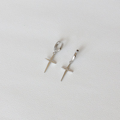 Pendientes de Cruz con Brillantes, Diseño Sencillo y Elegante - Image 3